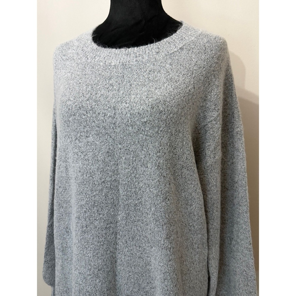 Comfy Grey Long Sleeve Crew Neck Sweater Size S/M